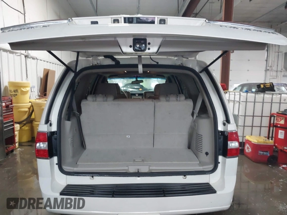 2008 Lincoln Navigator with VIN 5LMFU28528LJ13624, listed as a IAAI auction lot 41359456 with 224,798 mi miles. Bid and sale history available at carsss.com. Image 18.