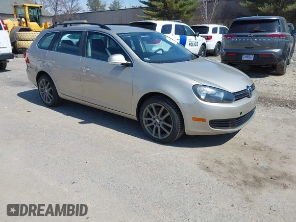 2013 Volkswagen Jetta SportWagen TDI with VIN 3VWML7AJ6DM692578, listed as a IAAI auction lot 41990222 with 83,385 mi miles. Bid and sale history available at carsss.com. Image 1.