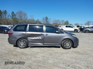 2018 Toyota Sienna XLE Auto Access Seat with VIN 5TDYZ3DC4JS958698, listed as a IAAI auction lot 41815340 with 164,903 mi miles. Bid and sale history available at carsss.com. Image 6.
