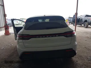 2024 Porsche Macan с VIN WP1AA2A59RLB15956, выставлен на аукционе IAAI как лот 42128152 с пробегом 5 609 миль миль и . История ставок и продаж доступна на DreamBid. Изображение 16.