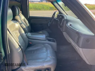 2001 Chevrolet Suburban LS with VIN 3GNEC16T51G289417, listed as a Copart auction lot 64549525 with 232,742 mi miles and Clean title. Bid and sale history available at DreamBid. Image 5.