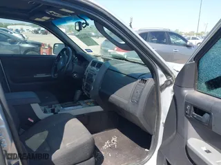 2010 Ford Escape XLT with VIN 1FMCU0D70AKC49781, listed as a IAAI auction lot 41916765 with 1 mi miles. Bid and sale history available at carsss.com. Image 5.