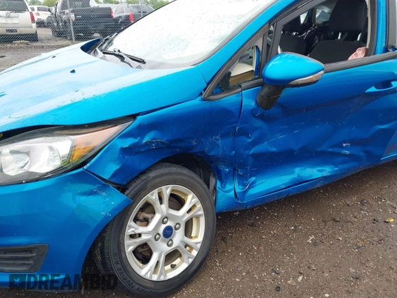 2015 Ford Fiesta SE z VIN 3FADP4EJ9FM133020, wystawiony jako IAAI lot #42302738 z przebiegiem 115 669 mil mil oraz . Historia ofert i sprzedaży dostępna na DreamBid. Obrazek 6.