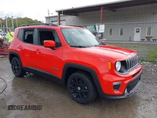 2020 Jeep Renegade Latitude with VIN ZACNJABB4LPL57474, listed as a IAAI auction lot 40393154 with 31,747 mi miles. Bid and sale history available at carsss.com. Image 1.