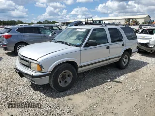 1996 Chevrolet Blazer z VIN 1GNCS13W3T2258932, wystawiony jako Copart lot #72136924 z przebiegiem 281 793 mil mil oraz Nie do naprawy • Non repairable. Historia ofert i sprzedaży dostępna na DreamBid. Obrazek 1.