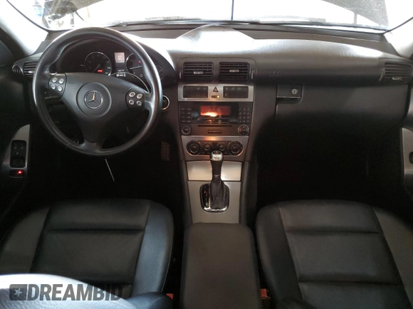 2005 Mercedes-Benz C 230 Kompressor z VIN WDBRF40J55F594402, wystawiony jako Copart lot #53722415 z przebiegiem 132 004 mil mil oraz Szkoda całkowita • Salvage title. Historia ofert i sprzedaży dostępna na DreamBid. Obrazek 8.