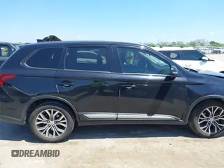 2018 Mitsubishi Outlander SE z VIN JA4AD3A32JZ067046, wystawiony jako IAAI lot #42098647 z przebiegiem 66 028 mil mil oraz . Historia ofert i sprzedaży dostępna na DreamBid. Obrazek 13.