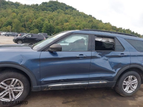 2020 Ford Explorer XLT with VIN 1FMSK8DH7LGA84990, listed as a IAAI auction lot 40331155 with 89,934 mi miles. Bid and sale history available at carsss.com. Image 6.