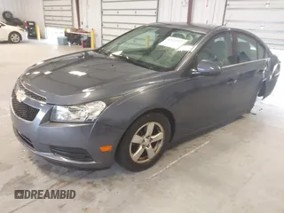2014 Chevrolet Cruze 1LT z VIN 1G1PC5SB4E7140559, wystawiony jako IAAI lot #42622597 z przebiegiem 127 756 mil mil oraz . Historia ofert i sprzedaży dostępna na DreamBid. Obrazek 17.
