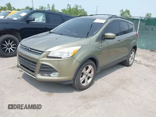 2013 Ford Escape SE z VIN 1FMCU9GX9DUC98437, wystawiony jako IAAI lot #42393299 z przebiegiem 210 014 mil mil oraz . Historia ofert i sprzedaży dostępna na DreamBid. Obrazek 2.