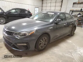 2020 Kia Optima LX z VIN 5XXGT4L35LG423582, wystawiony jako Copart lot #52252255 z przebiegiem 83 762 mil mil oraz Szkody całkowita. Historia ofert i sprzedaży dostępna na DreamBid. Obrazek 1.
