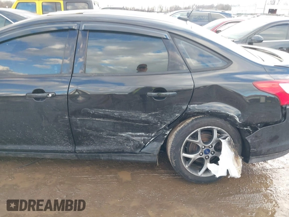2013 Ford Focus SE z VIN 1FADP3F27DL342384, wystawiony jako IAAI lot #41474290 z przebiegiem 125 664 mil mil oraz . Historia ofert i sprzedaży dostępna na DreamBid. Obrazek 6.