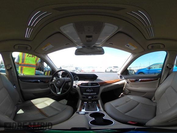 2012 Mercedes-Benz C 300 Sport с VIN WDDGF8BB9CA642697, выставлен на аукционе IAAI как лот 42479043 с пробегом 93 021 миль миль и . История ставок и продаж доступна на DreamBid. Изображение 18.
