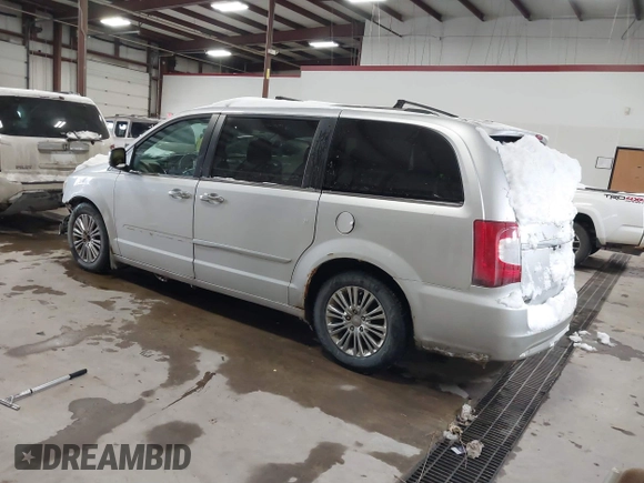 2011 Chrysler Town & Country Limited with VIN 2A4RR6DG3BR698226, listed as a IAAI auction lot 41598412 with 184,998 mi miles. Bid and sale history available at carsss.com. Image 3.