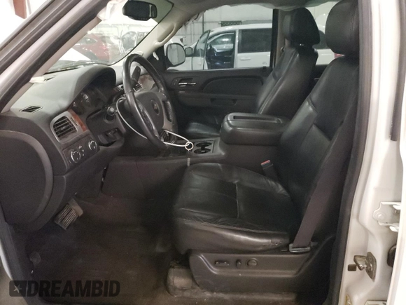 2011 Chevrolet Tahoe LT z VIN 1GNSKBE04BR366265, wystawiony jako Copart lot #55058045 z przebiegiem 136 971 mil mil oraz Szkoda całkowita • Salvage title. Historia ofert i sprzedaży dostępna na DreamBid. Obrazek 7.