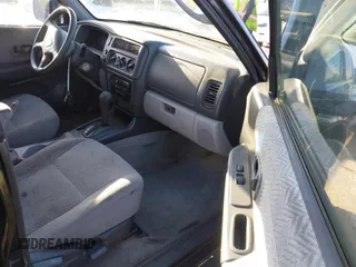2001 Mitsubishi Montero Sport ES with VIN JA4LS21H81P066211, listed as a IAAI auction lot 42001416 with 293,503 mi miles. Bid and sale history available at carsss.com. Image 5.