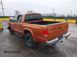 2000 Dodge Dakota Sport with VIN 1B7GG2AN7YS645552, listed as a IAAI auction lot 41811635 with 194,498 mi miles and . Bid and sale history available at carsss.com. Image 3.
