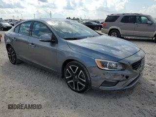 2018 Volvo S60 Dynamic z VIN YV126MFL4J2452338, wystawiony jako Copart lot #72517124 z przebiegiem 70 668 mil mil oraz Czysty tytuł • Clean title. Historia ofert i sprzedaży dostępna na DreamBid. Obrazek 4.