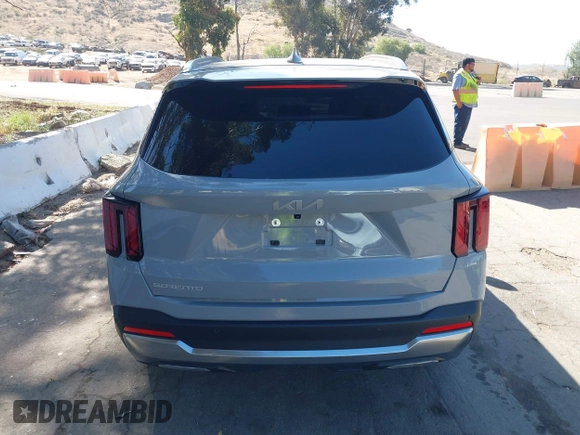 2025 Kia Sorento S z VIN 5XYRL4JC4SG324838, wystawiony jako IAAI lot #42328103 z przebiegiem 9 253 mil mil oraz . Historia ofert i sprzedaży dostępna na DreamBid. Obrazek 17.