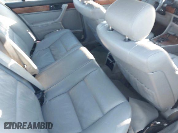 1988 BMW 7 Series z VIN WBAGB4318J3209844, wystawiony jako IAAI lot #42133230 z przebiegiem Nie podano mil oraz . Historia ofert i sprzedaży dostępna na DreamBid. Obrazek 8.