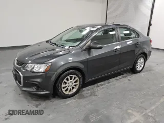 2019 Chevrolet Sonic LT z VIN 1G1JD5SB3K4142805, wystawiony jako Copart lot #51175425 z przebiegiem 67 929 mil mil oraz Czysty tytuł • Clean title. Historia ofert i sprzedaży dostępna na DreamBid. Obrazek 1.
