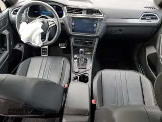 2022 Volkswagen Tiguan SE R-Line Black z VIN 3VV8B7AX9NM088599, wystawiony jako Copart lot #52118695 z przebiegiem 27 836 mil mil oraz Szkody całkowita. Historia ofert i sprzedaży dostępna na DreamBid. Obrazek 8.