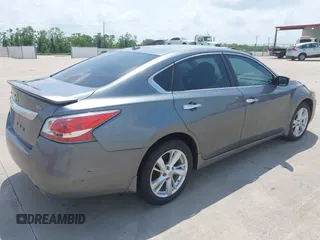 2015 Nissan Altima 2.5 S with VIN 1N4AL3AP2FC195640, listed as a IAAI auction lot 42126891 with 220,177 mi miles. Bid and sale history available at carsss.com. Image 4.