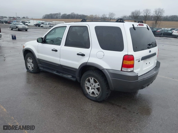 2005 Ford Escape XLT with VIN 1FMYU93125KA69876, listed as a IAAI auction lot 41923043 with 186,306 mi miles. Bid and sale history available at carsss.com. Image 3.