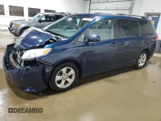 2011 Toyota Sienna LE AAS с VIN 5TDKK3DC9BS047942, выставлен на аукционе Copart как лот 57694815 с пробегом 262 304 миль миль и Списание • Salvage title. История ставок и продаж доступна на DreamBid. Изображение 1.