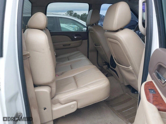 2009 Chevrolet Silverado 1500 LTZ with VIN 3GCEK33MX9G111454, listed as a IAAI auction lot 41148492 with 303,878 mi miles. Bid and sale history available at carsss.com. Image 8.