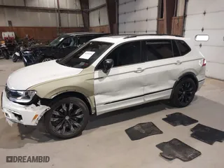 2020 Volkswagen Tiguan SE with VIN 3VV2B7AX1LM106600, listed as a IAAI auction lot 40259436 with 56,736 mi miles. Bid and sale history available at carsss.com. Image 17.