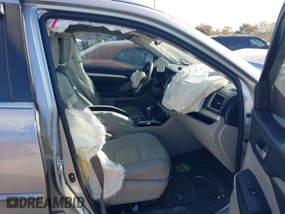 2016 Toyota Highlander XLE z VIN 5TDJKRFH1GS285752, wystawiony jako IAAI lot #40977219 z przebiegiem 139 773 mil mil oraz . Historia ofert i sprzedaży dostępna na DreamBid. Obrazek 5.