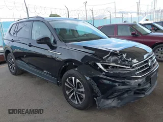 2023 Volkswagen Tiguan S z VIN 3VVRB7AX7PM109974, wystawiony jako IAAI lot #41686163 z przebiegiem 42 284 mil mil oraz . Historia ofert i sprzedaży dostępna na DreamBid. Obrazek 1.