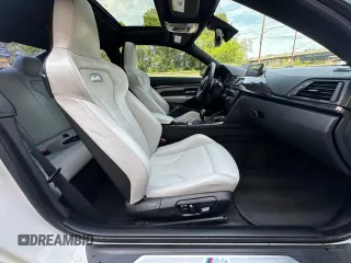 2015 BMW M4 z VIN WBS3R9C58FK332532, wystawiony jako Copart lot #59045225 z przebiegiem 127 199 mil mil oraz Tytuł czysty. Historia ofert i sprzedaży dostępna na DreamBid. Obrazek 5.
