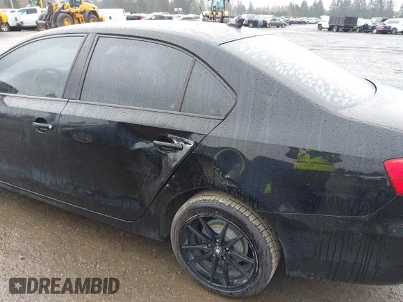 2011 Volkswagen Jetta SE z VIN 3VWDZ7AJXBM323766, wystawiony jako IAAI lot #41680351 z przebiegiem 122 660 mil mil oraz . Historia ofert i sprzedaży dostępna na DreamBid. Obrazek 6.