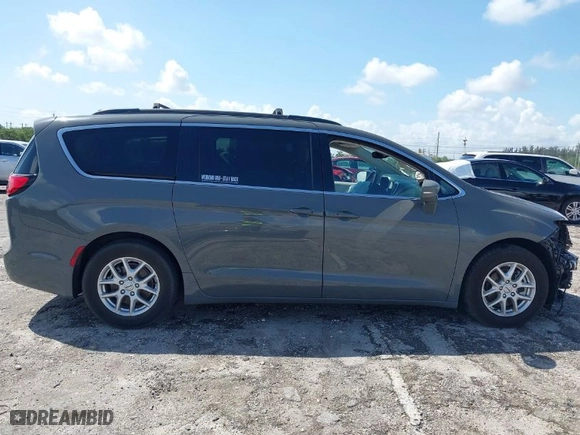 2022 Chrysler Pacifica Touring L with VIN 2C4RC1BG4NR113946, listed as a IAAI auction lot 41884076 with 73,209 mi miles. Bid and sale history available at carsss.com. Image 14.