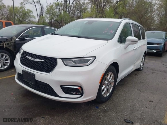 2022 Chrysler Pacifica Touring L with VIN 2C4RC1BG0NR197862, listed as a IAAI auction lot 41956881 with 72,576 mi miles. Bid and sale history available at carsss.com. Image 2.