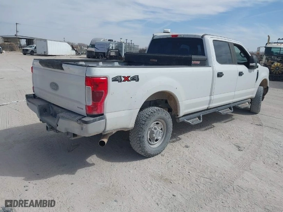 2017 Ford Super Duty F-250 SRW Lariat with VIN 1FT7W2B6XHEE73400, listed as a IAAI auction lot 41675678 with 179,224 mi miles. Bid and sale history available at carsss.com. Image 4.