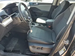 2024 Volkswagen Taos SE z VIN 3VVSX7B26RM008403, wystawiony jako Copart lot #56887985 z przebiegiem 60 595 mil mil oraz Tytuł czysty. Historia ofert i sprzedaży dostępna na DreamBid. Obrazek 7.