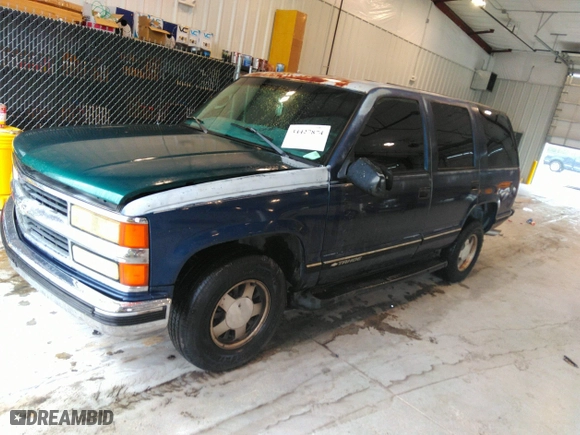 1999 Chevrolet Tahoe with VIN 1GNEC13R9XJ536325, listed as a IAAI auction lot 41475643 with 206,804 mi miles. Bid and sale history available at carsss.com. Image 2.