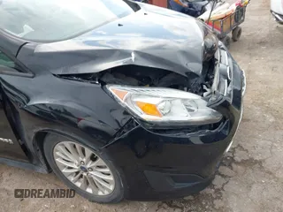 2018 Ford C-Max SE z VIN 1FADP5AU0JL105493, wystawiony jako IAAI lot #42297500 z przebiegiem 100 821 mil mil oraz . Historia ofert i sprzedaży dostępna na DreamBid. Obrazek 6.