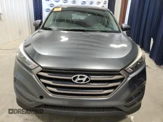 2016 Hyundai Tucson SE z VIN KM8J23A40GU114418, wystawiony jako Copart lot #87868505 z przebiegiem Nie podano mil oraz Czysty tytuł • Clean title. Historia ofert i sprzedaży dostępna na DreamBid. Obrazek 5.