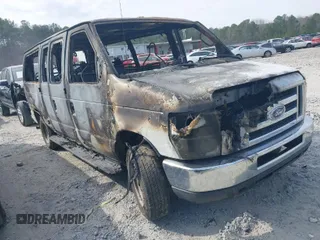 2013 Ford Econoline Passenger XL z VIN 1FBNE3BL9DDA84189, wystawiony jako IAAI lot #41685139 z przebiegiem Nie podano mil oraz . Historia ofert i sprzedaży dostępna na DreamBid. Obrazek 1.