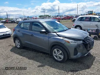 2024 Nissan Kicks S z VIN 3N1CP5BV7RL502652, wystawiony jako IAAI lot #42258123 z przebiegiem 4 244 mil mil oraz . Historia ofert i sprzedaży dostępna na DreamBid. Obrazek 1.