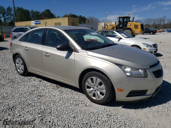 2013 Chevrolet Cruze LS with VIN 1G1PA5SH4D7256272, listed as a Copart auction lot 49414205 with 91,077 mi miles and Salvage Title. Bid and sale history available at carsss.com. Image 4.