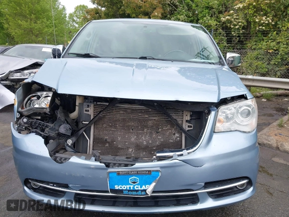 2013 Chrysler Town & Country Limited with VIN 2C4RC1GG5DR571731, listed as a IAAI auction lot 42028807 with 155,875 mi miles. Bid and sale history available at carsss.com. Image 12.