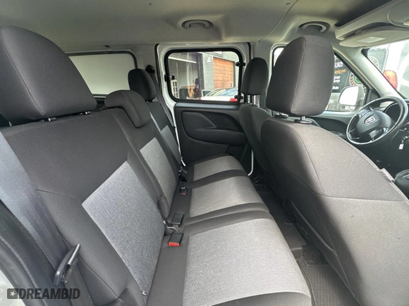2021 Ram ProMaster City Wagon SLT with VIN ZFBHRFBB5M6U58908, listed as a Copart auction lot 76078314 with 92,596 mi miles and Clean Title. Bid and sale history available at carsss.com. Image 6.