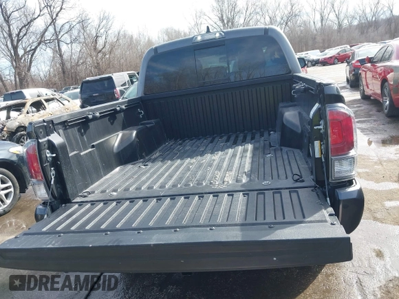 2021 Toyota Tacoma SR z VIN 3TMCZ5AN0MM392247, wystawiony jako IAAI lot #41645989 z przebiegiem 48 029 mil mil oraz . Historia ofert i sprzedaży dostępna na DreamBid. Obrazek 12.