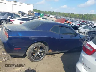 2013 Dodge Challenger SXT z VIN 2C3CDYAG2DH587643, wystawiony jako IAAI lot #41964792 z przebiegiem 179 791 mil mil oraz . Historia ofert i sprzedaży dostępna na DreamBid. Obrazek 13.