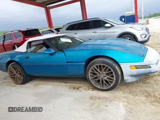 1993 Chevrolet Corvette with VIN 1G1YY33P2P5105165, listed as a IAAI auction lot 42410809 with Not provided miles and . Bid and sale history available at DreamBid. Image 12.